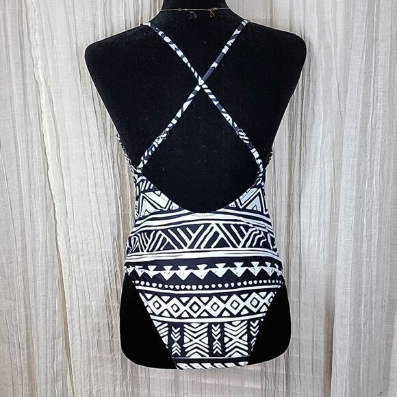Ekouaer Cage Front Black/White Tribal Print One-piece Swimsuit - Picture 6 of 16